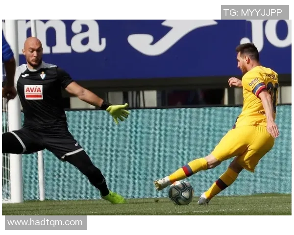 足球场上激情四溢与球星击掌之间的细微差异探讨